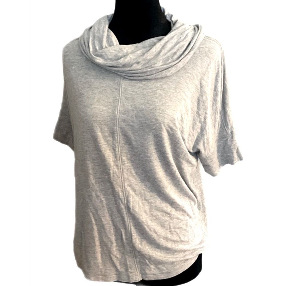 Women’s Sunday Gray short sleeve Crowl Neck top. Size medium
